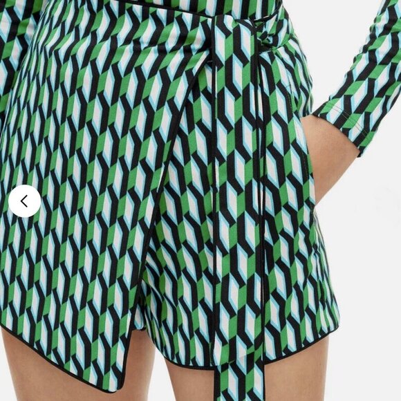 DIANE VON FURSTENBERG x TARGET Arrow Geo Side Wrap Shorts Skort Size 1X NWT - Picture 6 of 6